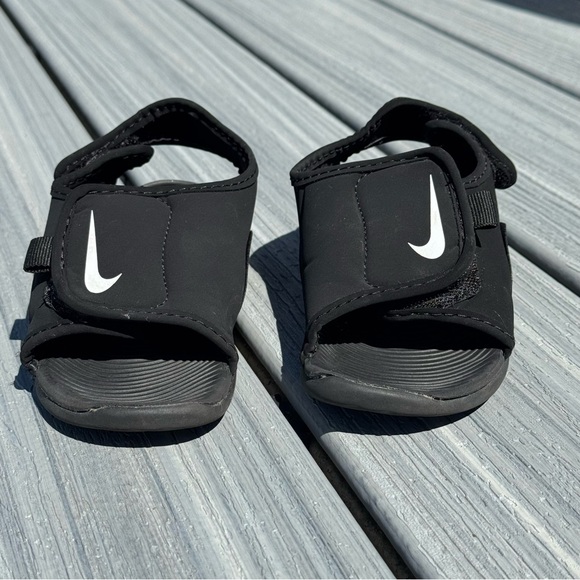 Nike Kids Toddler Sunray Slingback Adjustable Black Sandals Size 10
B2 - Picture 1 of 7